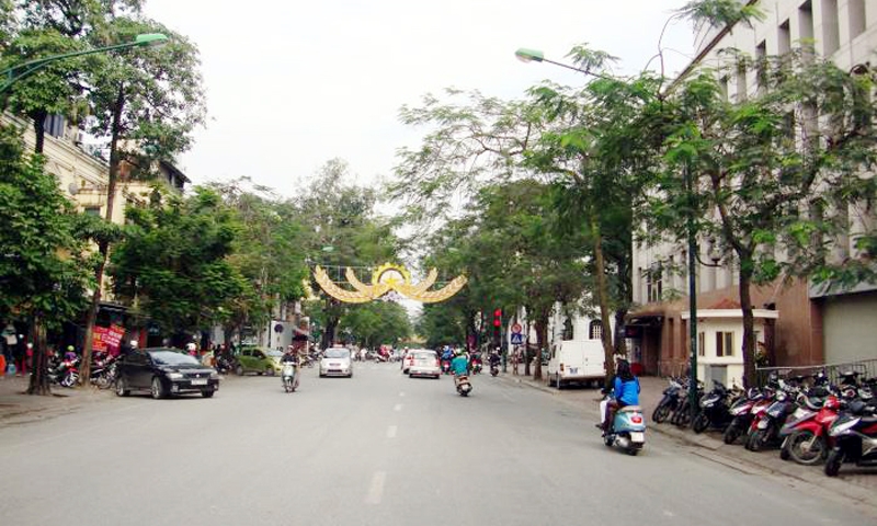 Phố Lý Thường Kiệt: Khu phố tuyệt đẹp lúc sáng sớm