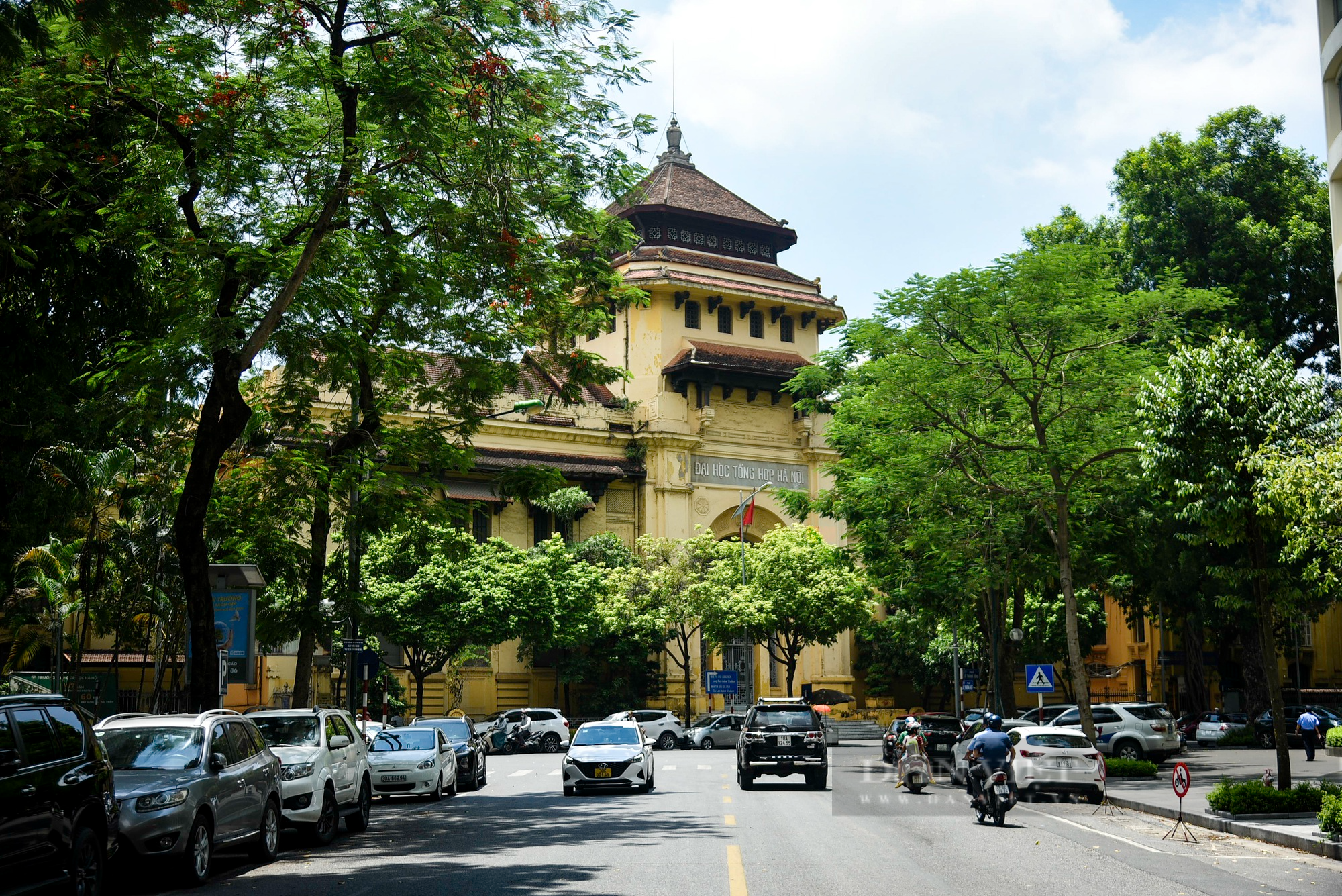 Phố Lý Thường Kiệt: Khu phố tuyệt đẹp lúc sáng sớm