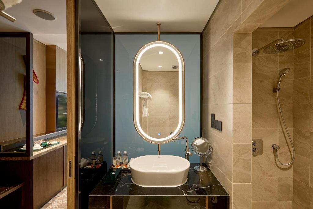 Review REY Hotel Hanoi: Điểm Nghỉ Dưỡng Hoàn Hảo Dành Cho Mọi Du Khách