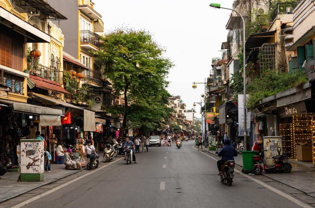 Tất tần tật khu phố Hàng Đào: Linh hồn cổ kính giữa lòng Hà Nội