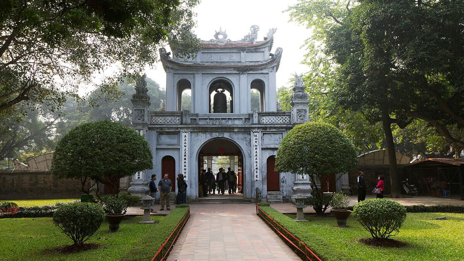 Văn Miếu Quốc Tử Giám: Hành trình khám phá tinh hoa văn hóa cùng Era Hotel