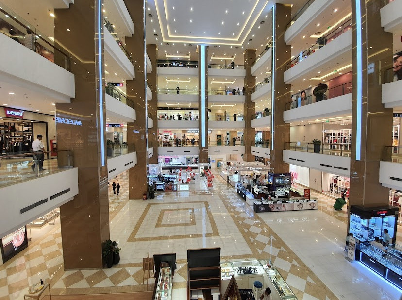 Vincom Center Nguyễn Chí Thanh: Trung Tâm Mua Sắm Hiện Đại, Sôi Động Cho Mọi Lứa Tuổi