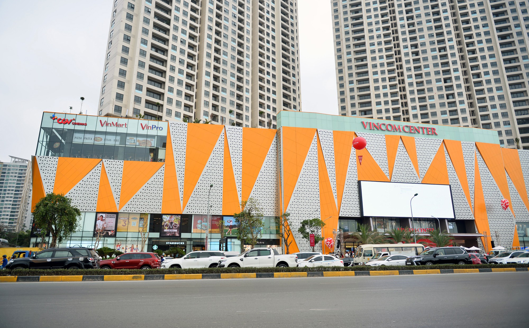 Vincom Center Trần Duy Hưng: Điểm Mua Sắm Sầm Uất Phía Tây Hà Nội