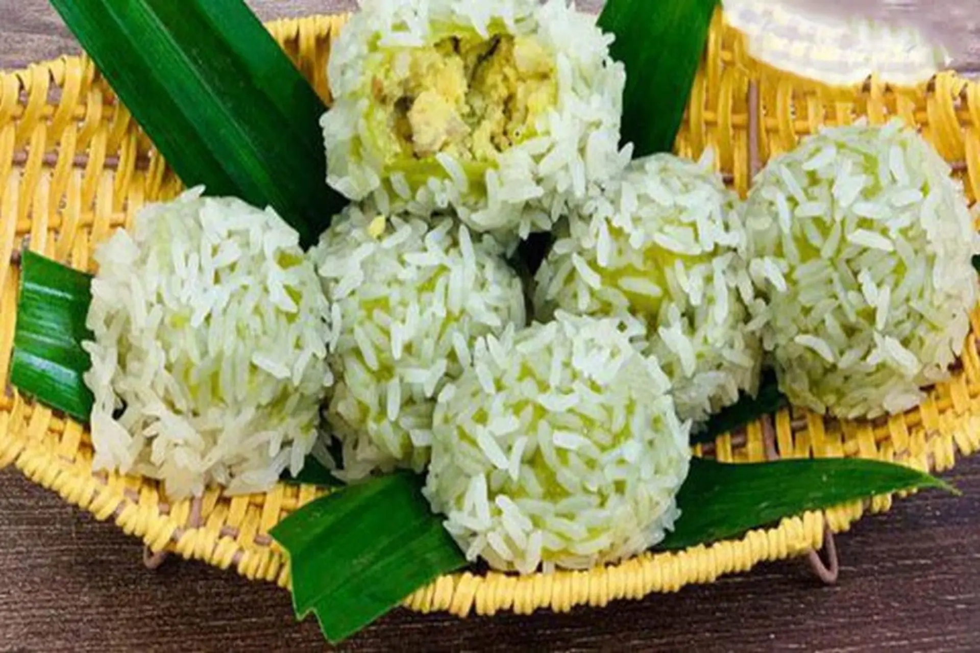 Xôi Khúc: Quy trình chế biến và sự khác biệt hương vị so với vùng miền khác