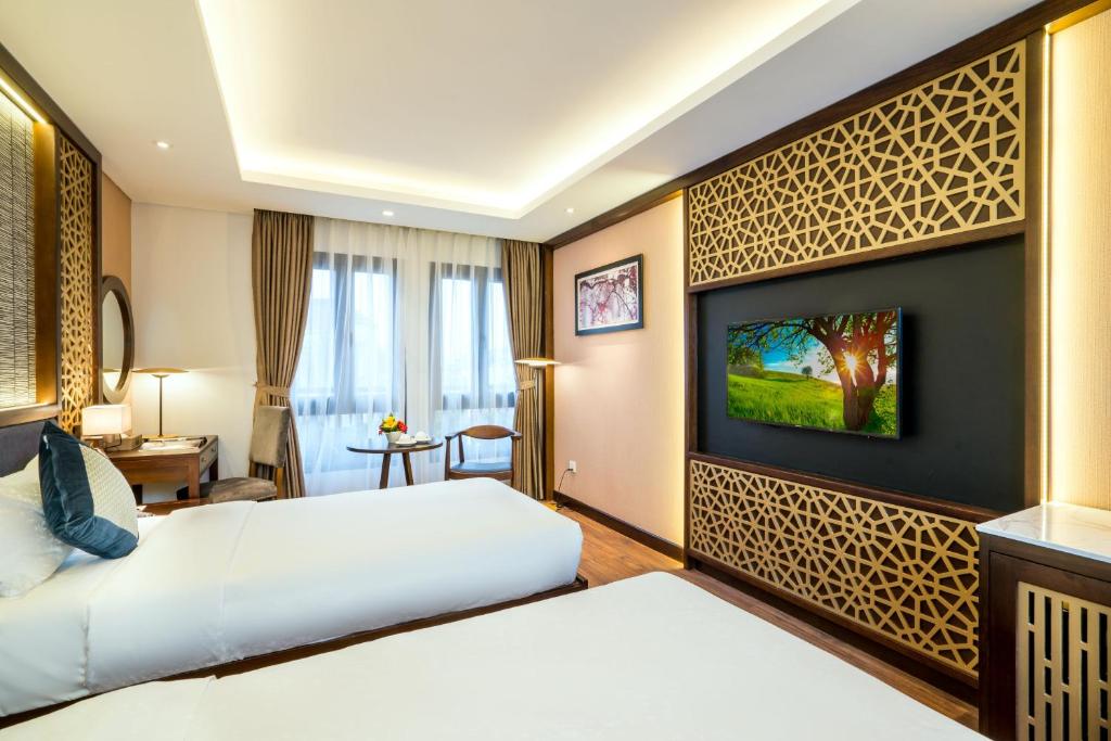 Review Conifer Grand Hotel: Trải Nghiệm Lưu Trú Sang Trọng Giữa Trái Tim Phố Cổ Hà Nội