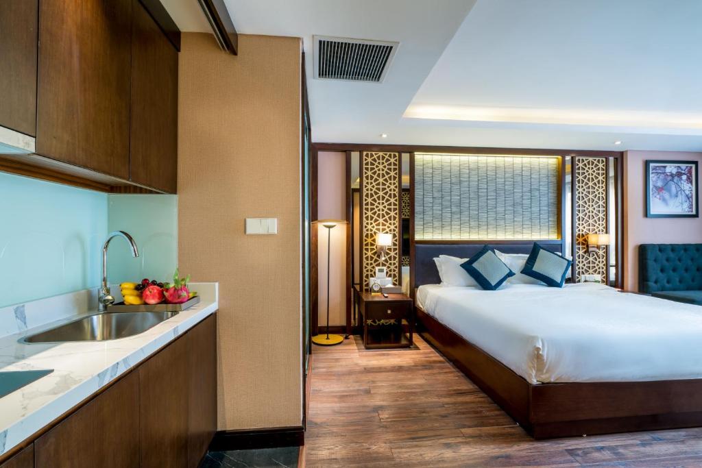 Review Conifer Grand Hotel: Trải Nghiệm Lưu Trú Sang Trọng Giữa Trái Tim Phố Cổ Hà Nội