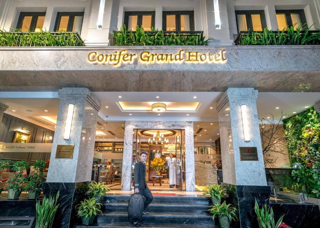 Review Conifer Grand Hotel: Trải Nghiệm Lưu Trú Sang Trọng Giữa Trái Tim Phố Cổ Hà Nội