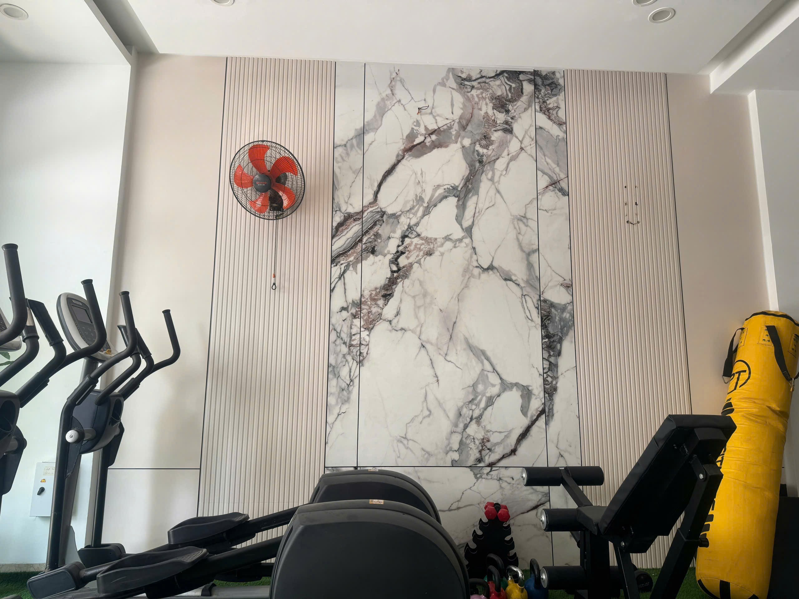 Era Hotel đổi mới diện mạo nhờ tấm nhựa Nano do Nội thất Tân Trường Minh cải tạo